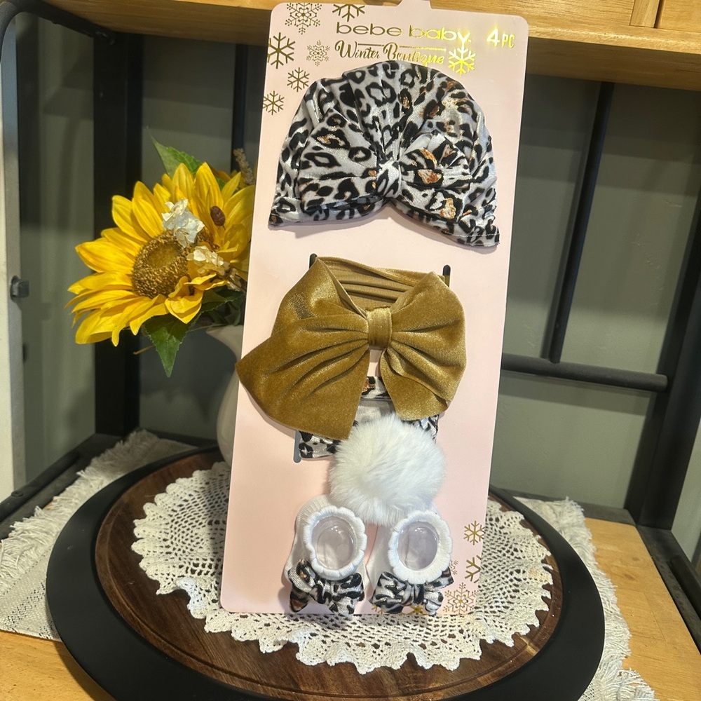 Bebe Boutique Leopard Print and Gold Bow Accessory Set